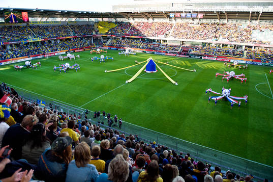 Invigningsceremoni innan matchen mellan Sverige och Danmark