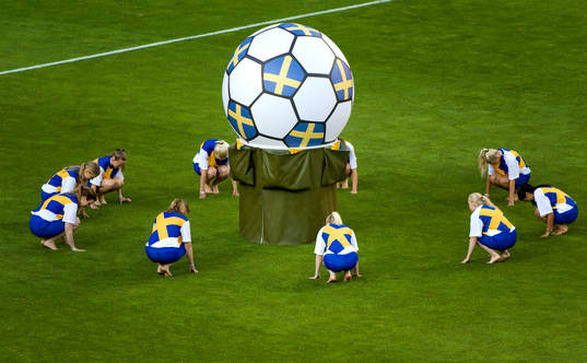 Invigning innan matchen mellan Sverige och Danmark