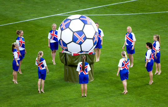 Invigning innan matchen mellan Sverige och Danmark