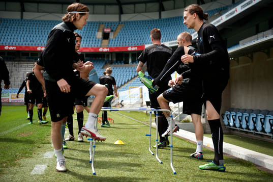 Fotboll, Europa league kval, presskonferans, träning.