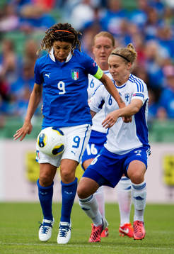 Italiens Patrizia Panicio  och Finlands Laura Kivistö