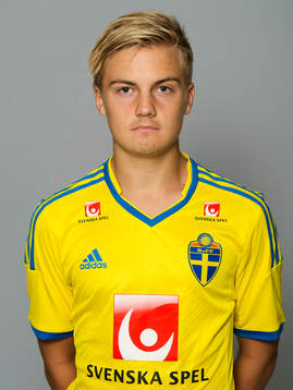 Oskar Ålgars spelar i det svenska P17 landslaget i fotboll