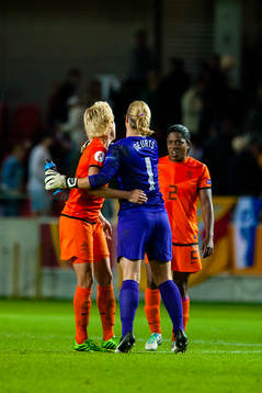 Hollands Daphne Koster, Loes Geurts och Dyanne Bito jublar