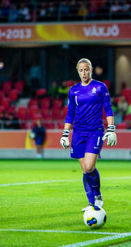 Hollands Loes Geurts, målvakt i matchen mellan Tyskland