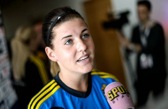Sveriges Olivia Schough blir intervjuad