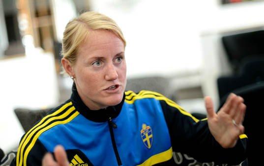 Sveriges Marie Hammarström blir intervjuad