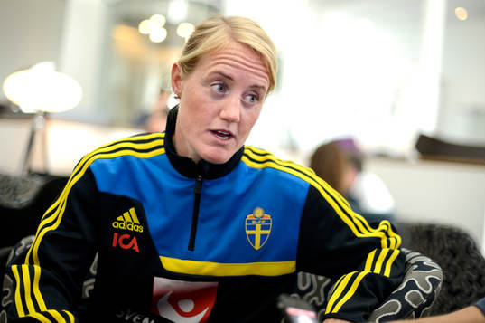 Sveriges Marie Hammarström blir intervjuad