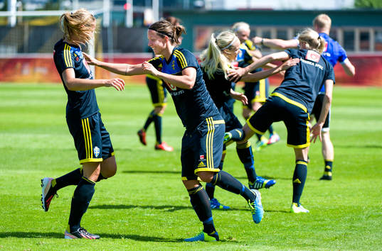 Sveriges Emmelie Konradsson och Lina Nilsson gör en