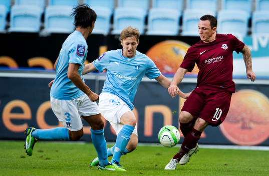 Malmö FFs Emil Forsberg och Droghedea United FCs Gary