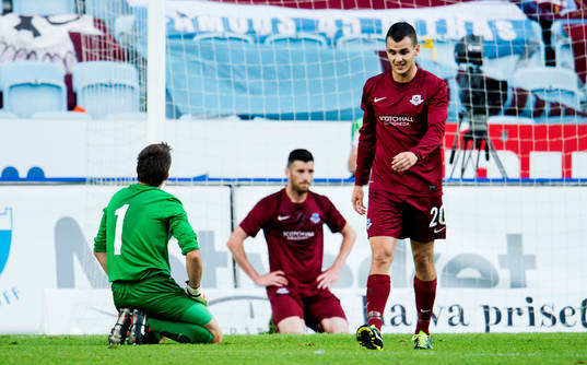 Droghedea United FCs Michael Daly deppar