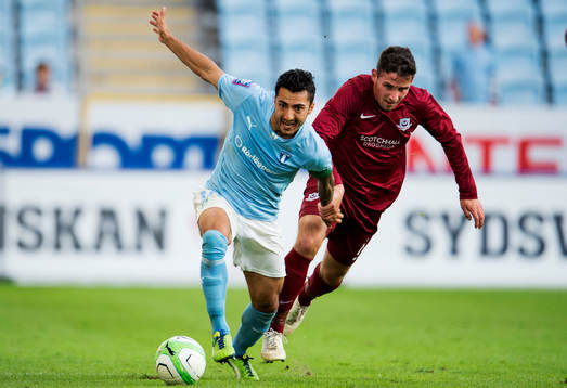 Malmö FFs Jiloan Hamad och Droghedea United FCs Gary