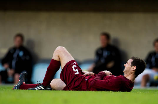 Droghedea United FCs Alan McNally utgick skadad
