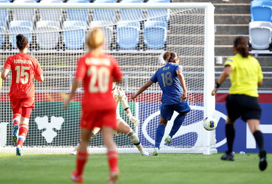 Mål 2-0 av Frankrikes Marie-Laure Delie  i matchen mellan