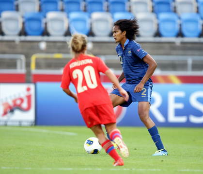 Rysslands Nelli Korovkina  och Frankrikes Wendie Renard i