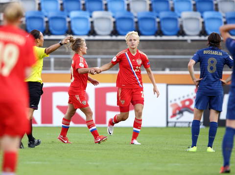 Mål 3-1 av Rysslands Elena Morozova bakom Frankrikes