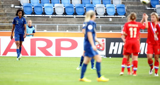 Frankrikes Wendie Renard deppar