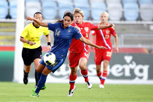 Louisa Necib och Tatiana Skotnikova i matchen mellan
