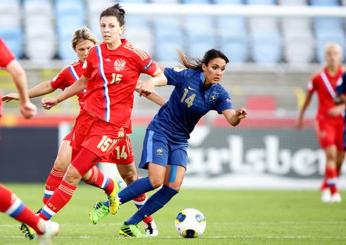 Rysslands Anastasia Kostyukova och Frankrikes Louisa Necib