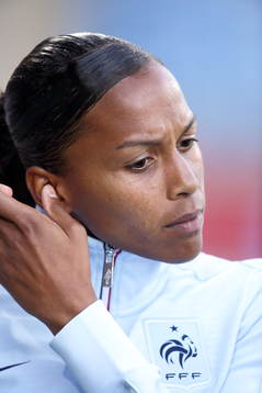 Dubbel målgörare Frankrikes Marie-Laure Delie i matchen