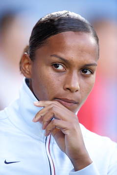 Dubbel målgörare Frankrikes Marie-Laure Delie i matchen