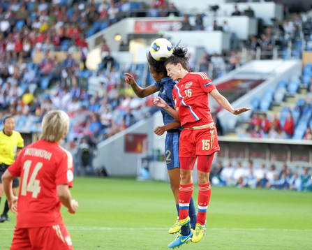 Frankrikes Wendie Renard och Rysslands Anastasia Kostyukova