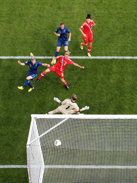 Mål 3-0 av Frankrikes Eugénie Le Sommer bakom Rysslands