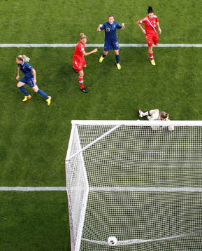 Mål 3-0 av Frankrikes Eugénie Le Sommer bakom Rysslands