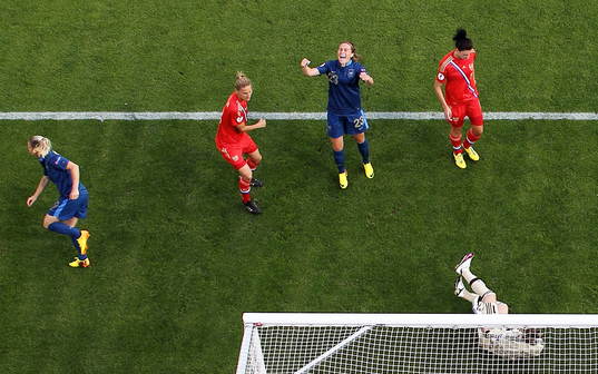 Mål 3-0 av Frankrikes Eugénie Le Sommer bakom Rysslands