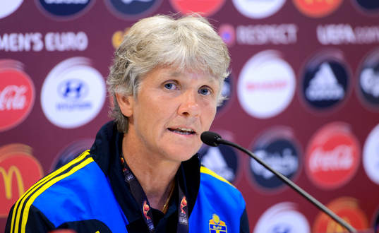 Sveriges förbundskapten Pia Sundhage svarar på frågor