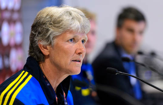 Sveriges förbundskapten Pia Sundhage svarar på frågor