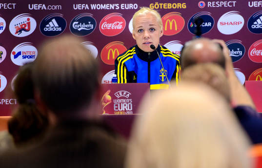 Sveriges Caroline Seger svarar på frågor