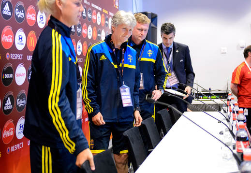 Sveriges Caroline Seger och förbundskapten Pia Sundhage