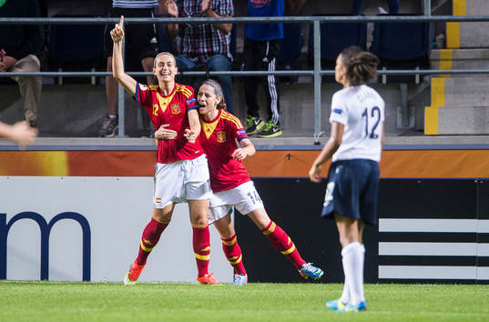 Spaniens Alexia Putellas jublar