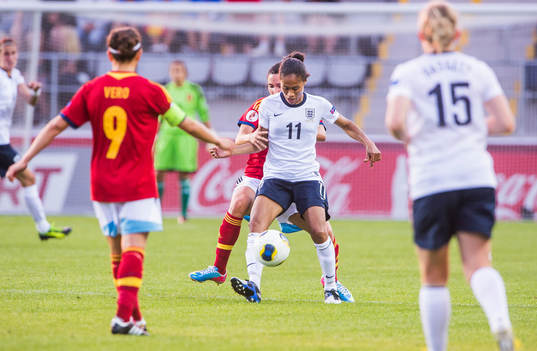 Englands Rachel Yankey i matchen mellan England och Spanien