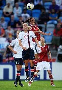 Norges Solveig Gulbrandsen och Danmarks Katrine