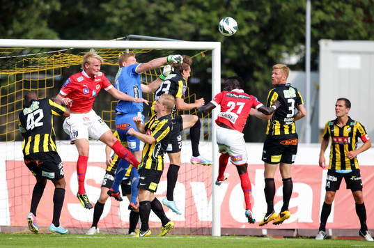 Räddning av Häckens målvakt  Christoffer Källqvist i