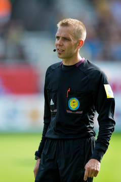 domare Johan Hamlin i matchen mellan Elfsborg och Halmstad