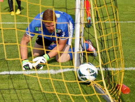 Mål 0-1 av Melker Hallberg, i bild Häckens målvakt
