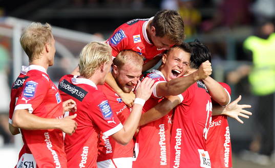 Jublande målgörare Kalmars Melker Hallberg i matchen