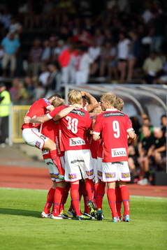 Jublande Kalmar i matchen mellan Häcken och Kalmar i