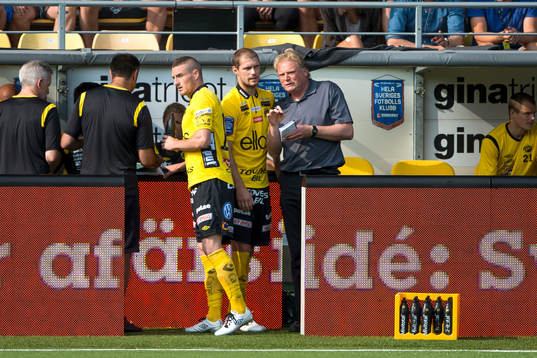 Elfsborgs tränare Jörgen Lennartsson instruerar Joackim