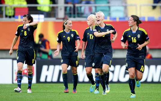 Jubel i matchen mellan Sverige och Finland