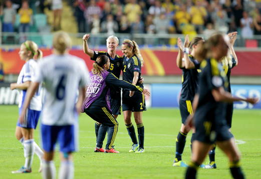 Sveriges Nilla Fischer och Charlotte Rohlin jublar