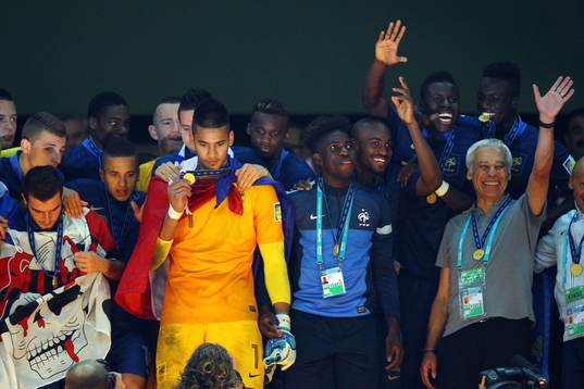 Victoire de la France  / Alphonse Areola  - France Champion