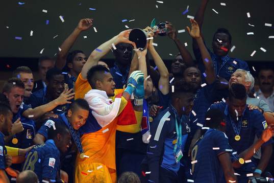 Victoire de la France  / Alphonse Areola  - France Champion