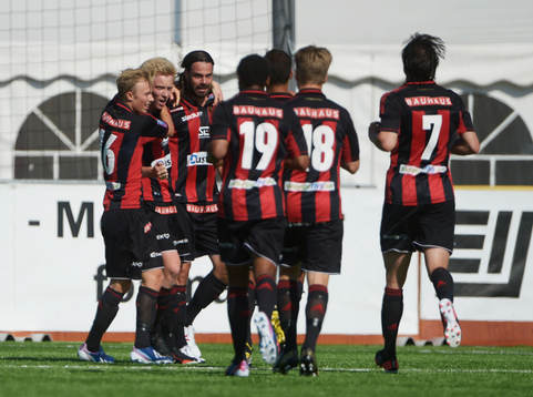 Brommapojkarnas Gustav Sandberg Magnusson  kramas om