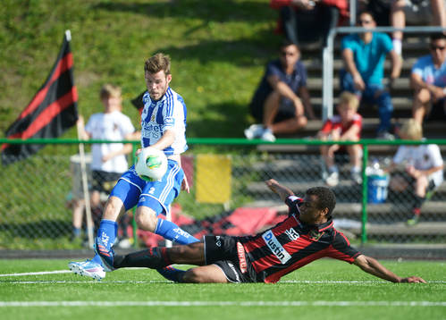 Brommapojkarnas Serge-Junior Martinsson Ngouali kastar sig