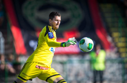 Brommapojkarnas målvakt Ivo Vazgec i