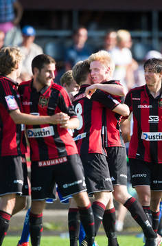 Brommapojkarnas Gustav Sandberg Magnusson jublar
