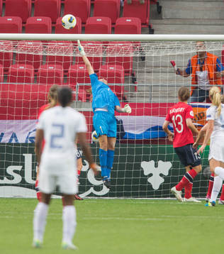 Ingrid Hjelmseth, Norge